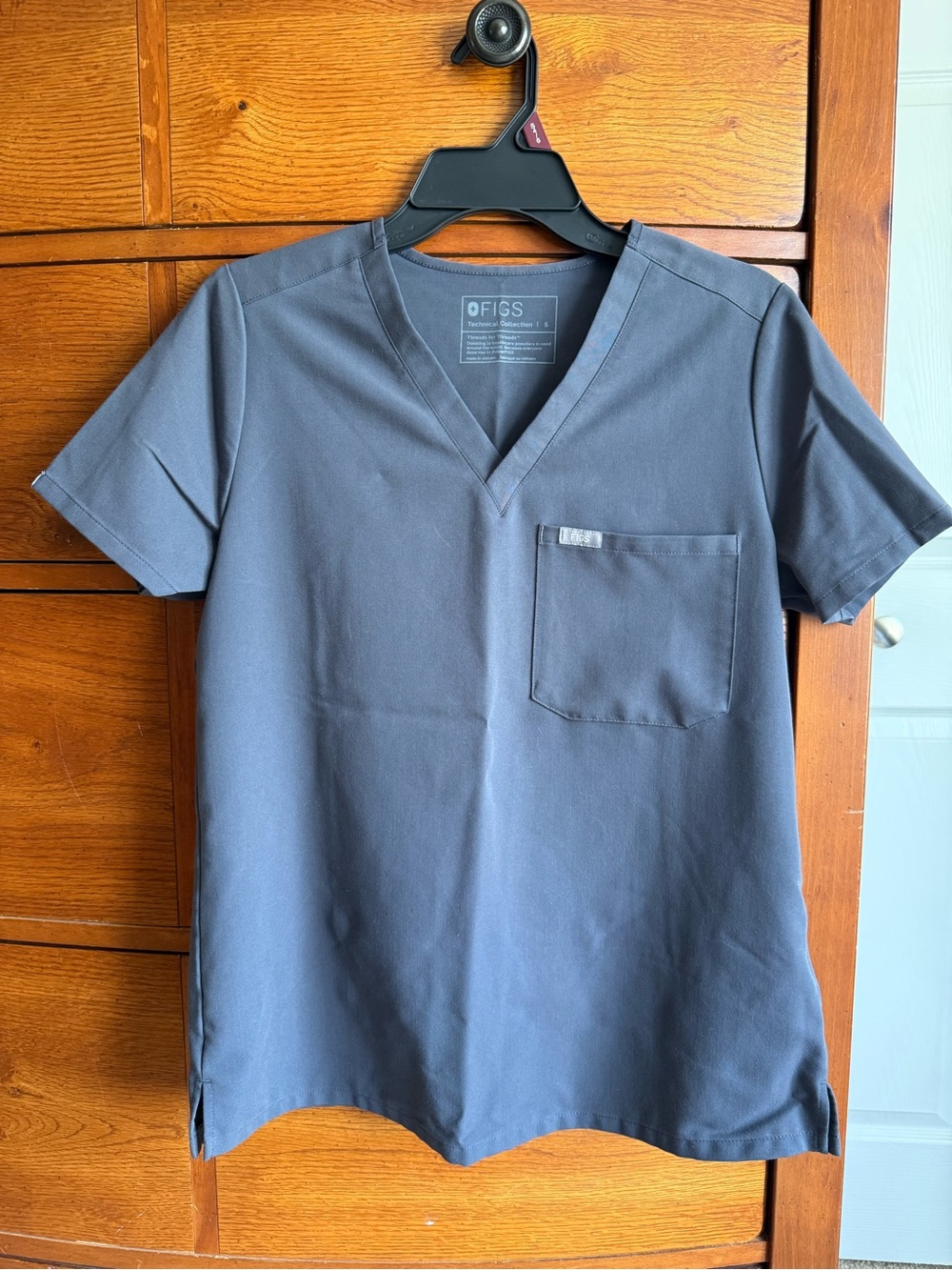 FIGS Catarina Scrub Top Gray SM Women’s